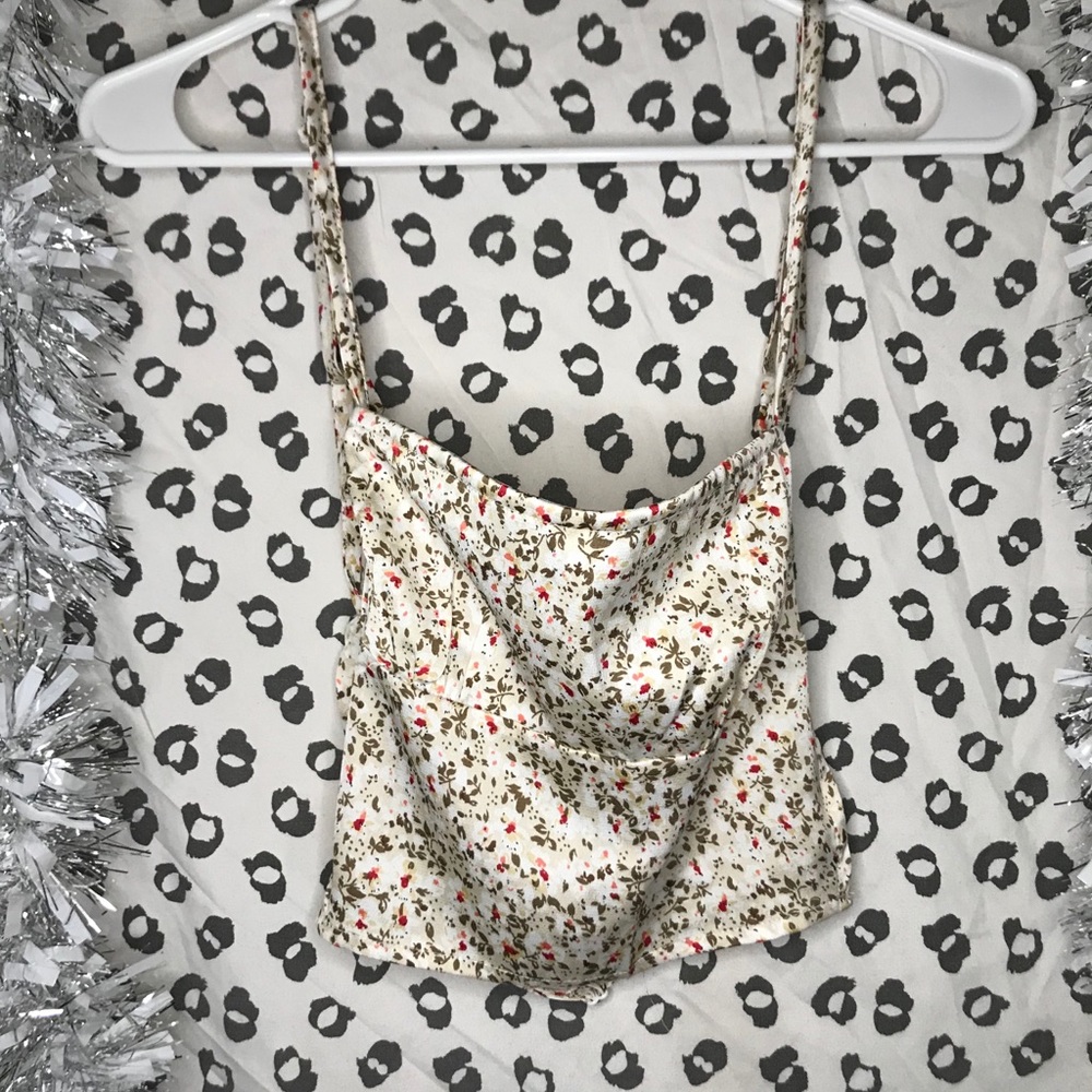 Cute backless shirt 👚